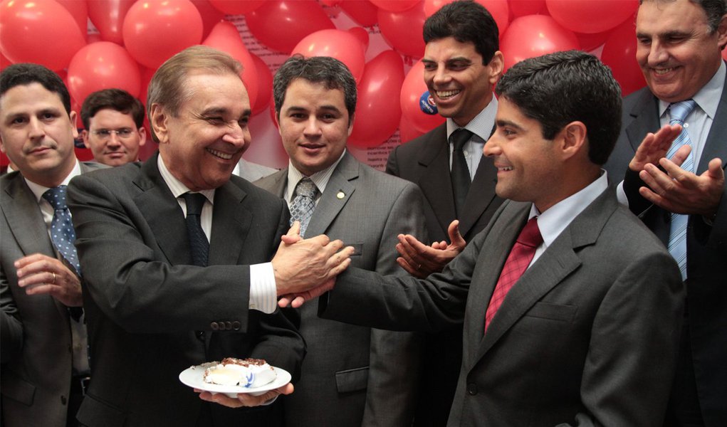 ACM Neto é recebido com festa em Brasília