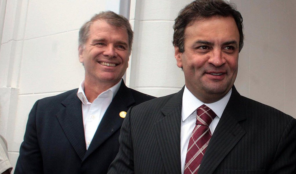 O governador Aécio Neves inaugurou, nesta segunda-feira (14/09), em São Paulo, o Espaço Minas Gerais. Instalado em um casarão da década de 30, na rua Minas Gerais, em Higienópolis, o espaço será um centro de referência para empresas e executivos do país e