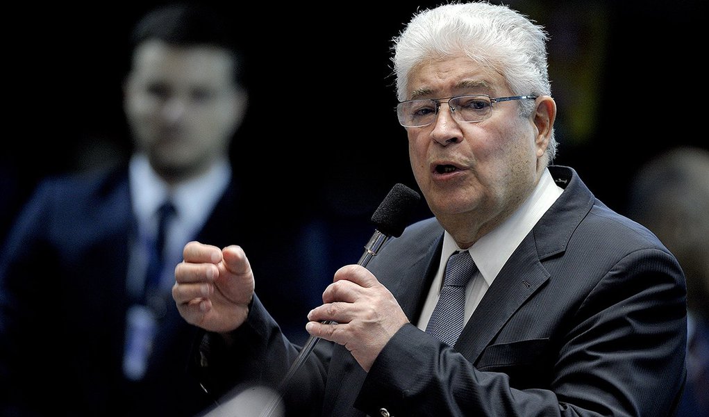 PlenÃ¡rio do Senado Federal durante sessÃ£o deliberativa ordinÃ¡ria. 

Em pronunciamento, senador Roberto RequiÃ£o (PMDB-PR). 

Foto: Pedro FranÃ§a/AgÃªncia Senado