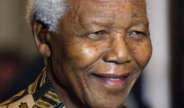Mandela é internado na África do Sul