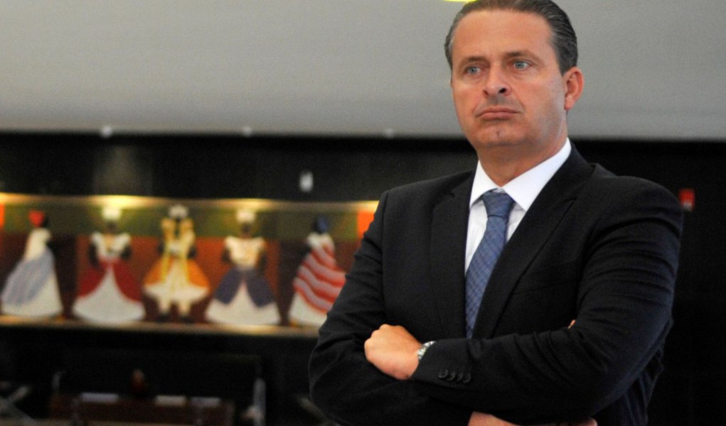 Campos continua 'limpeza' em diretórios por 2014