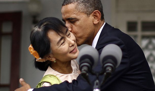Obama leva elogios e pressão a Mianmar