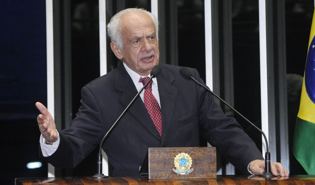 Pedro Simon anuncia: está na hora de sair