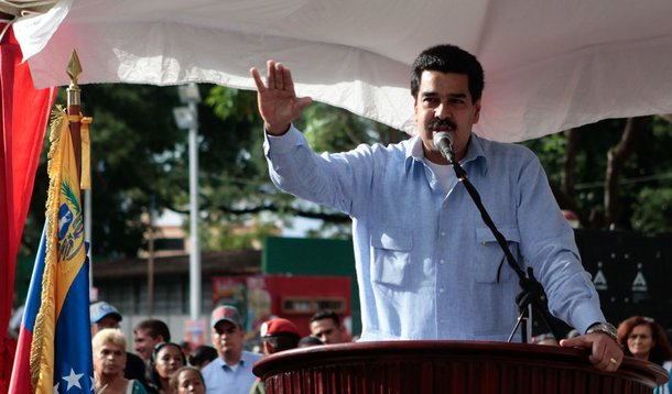 Chávez recebe ministros para reunião em hospital