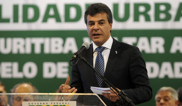 Governador Beto Richa e a presidente Dilma Rousseff, no evento para anunciar investimentos do PAC da Mobilidade para Curitiba, com a presença do prefeito Gustavo Fruet, do vice-governador e secretário da Educação, Flávio Arns, a ministra-chefe da Casa Civ