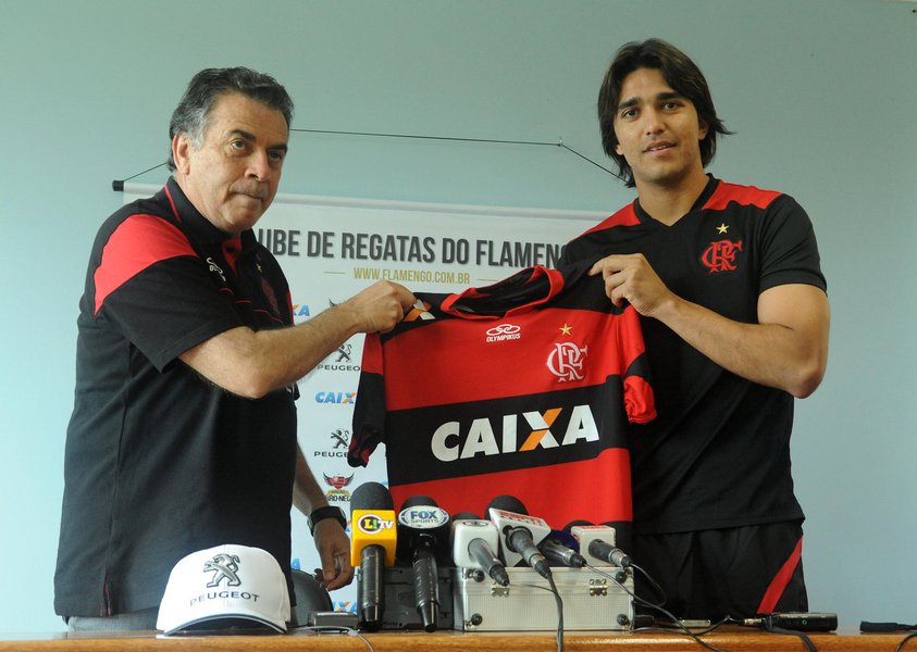 Marcelo Moreno treina e é apresentado no Flamengo