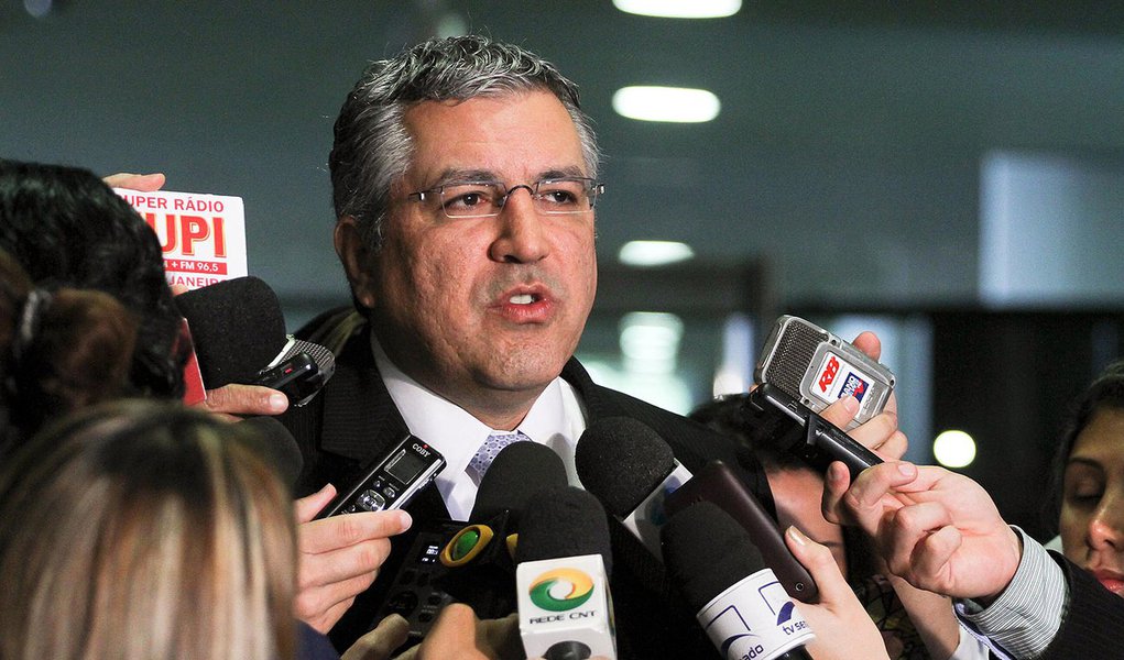 Padilha sinaliza que pode desistir do Bandeirantes