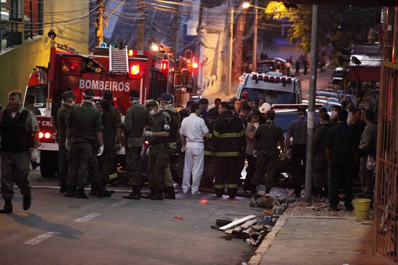 Extintor falhou e seguranças bloquearam saída