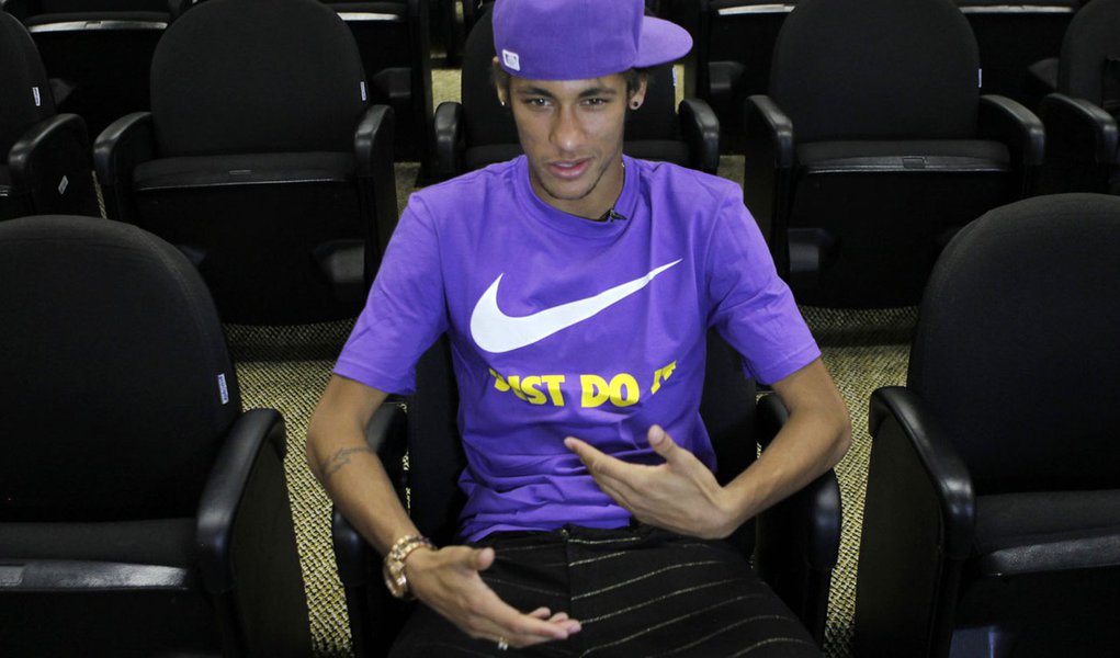 "Não sou salvador da pátria", diz Neymar