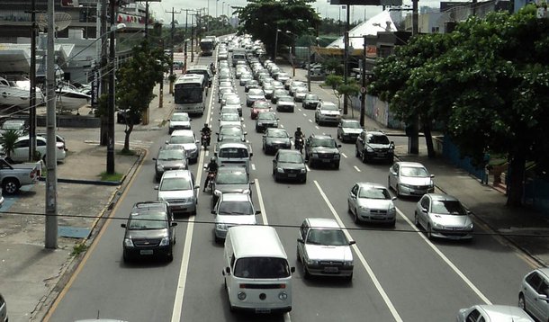 Rodízio de carros no Recife pode ficar para 2015