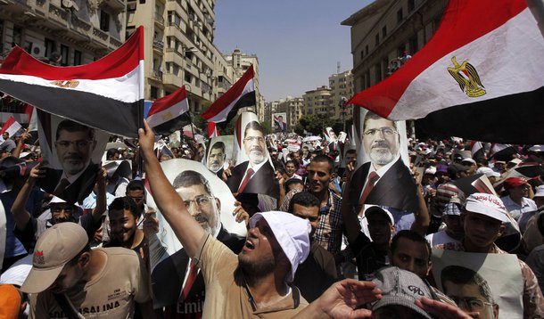 Ao menos 6 morrem em novos confrontos no Cairo