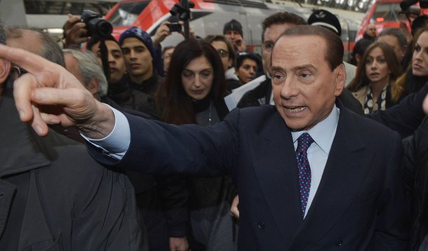 Berlusconi acusa Monti de conspirar com centro-esquerda