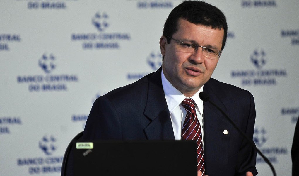 Brasília – O Banco Central (BC) divulga  o Relatório Trimestral de Inflação referente ao quarto trimestre de 2011.  o diretor de Política Econômica, Carlos Hamilton Araújo, conce entrevista coletiva  
