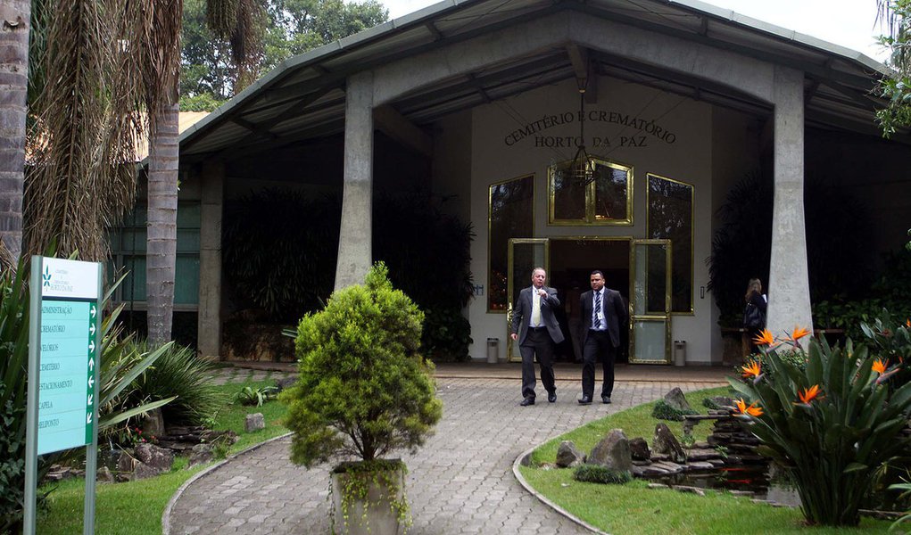 Corpo de Civita é velado em Itapecerica da Serra (SP)