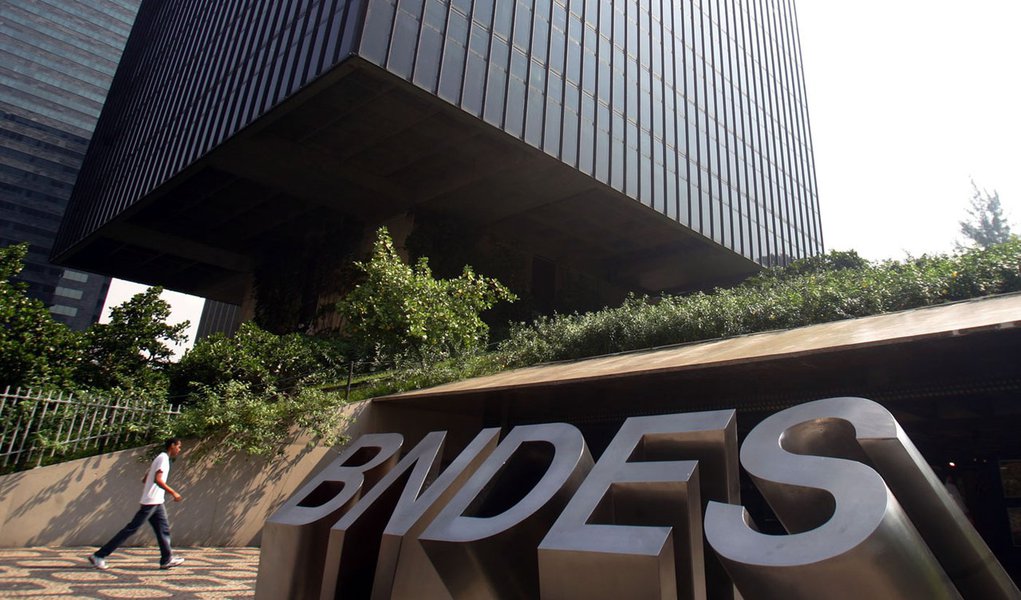Lucro do BNDES sobe 3,5% no ano até setembro