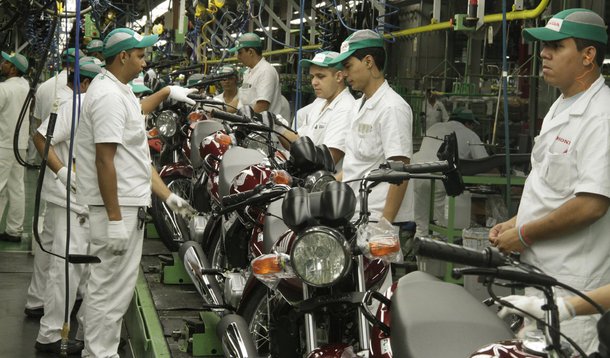 Data: 15/02/2012Editoria: Suplementos _ Especial PIM- ZFMReporter: Luiz Maciel FilhoLocal:  Fabrica da Moto Honda em Manaus, AmazonasPauta: Polo duas rodas do PIM e entrevista com o Gerente de Ralacoes Institucionais da Moto Honda, Mario Okubo.Tags: 