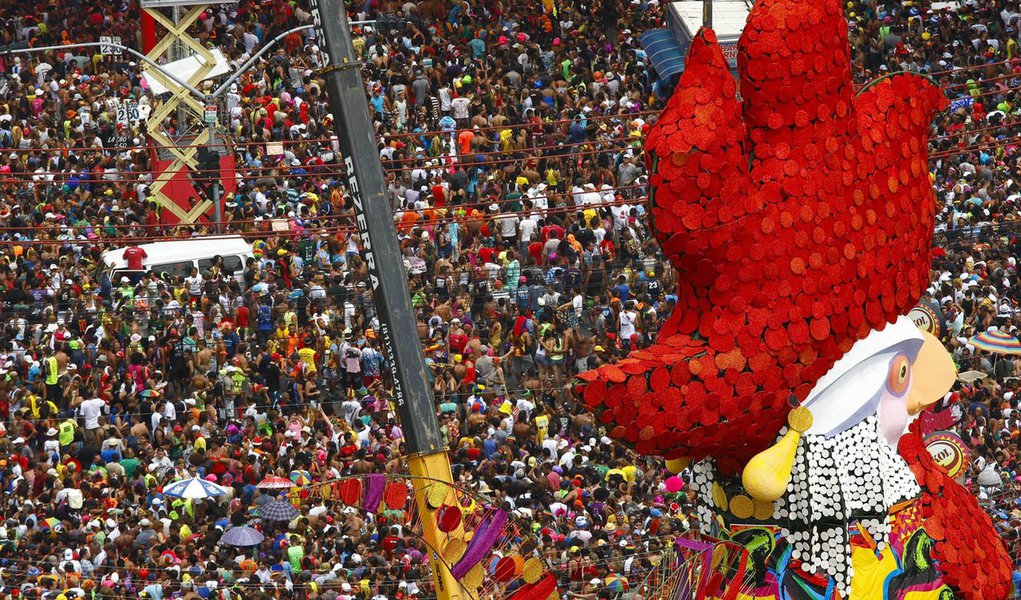 Artistas agendam protesto por calotes no Carnaval