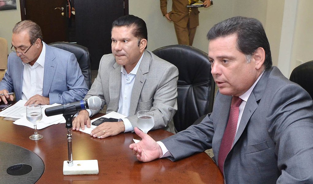 Perillo recebe prefeitos com promessa de recuperar rodovias