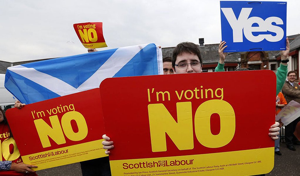 PartidÃ¡rios de lados opostos fazem campanha antes de referendo sobre a separaÃ§Ã£o da EscÃ³cia do Reino Unido. 04/09/2014  REUTERS/Russell Cheyne
