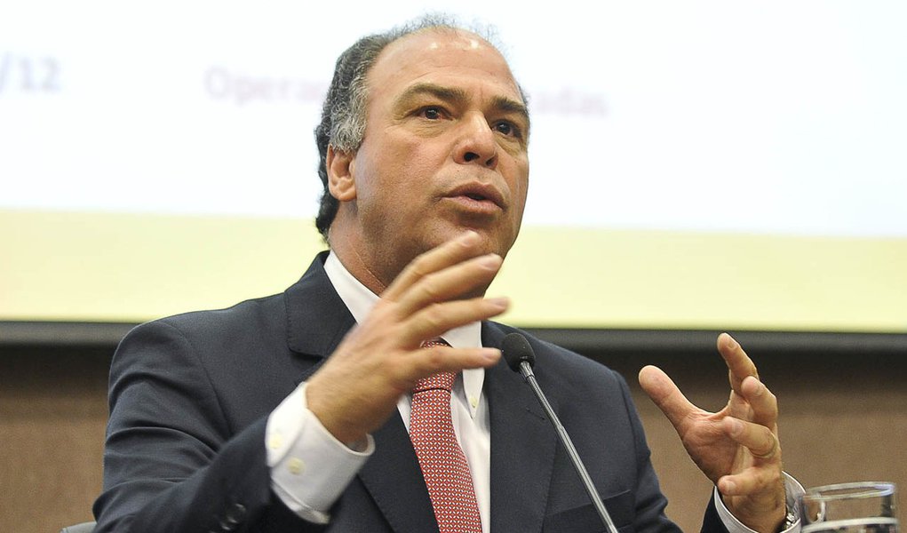 FBC, um ministro assediado por todos os lados
