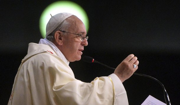 Papa diz que gays não devem ser julgados