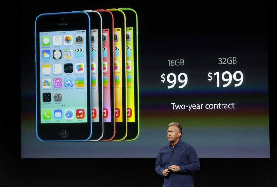 Phil Schiller, senior vice president of worldwide marketing for Apple Inc, talks about the pricing of the new iPhone 5C at Apple Inc's media event in Cupertino, California September 10, 2013. REUTERS/Stephen Lam (UNITED STATES  - Tags: BUSINESS SCIENCE TE