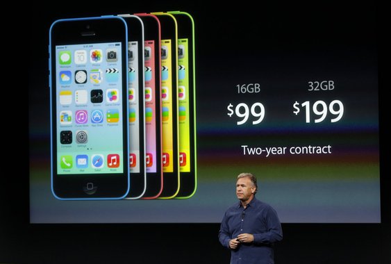 Phil Schiller, senior vice president of worldwide marketing for Apple Inc, talks about the pricing of the new iPhone 5C at Apple Inc's media event in Cupertino, California September 10, 2013. REUTERS/Stephen Lam (UNITED STATES  - Tags: BUSINESS SCIENCE TE