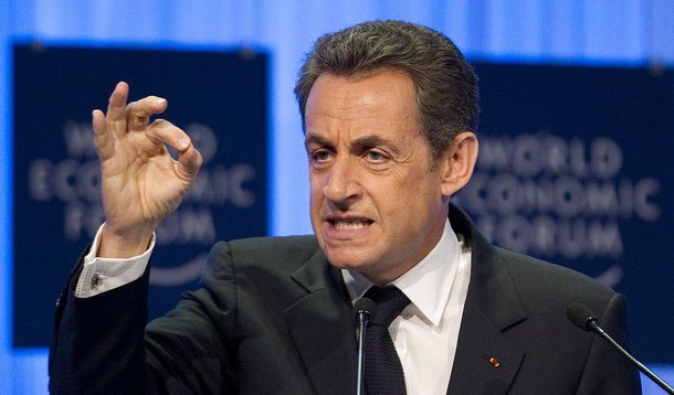 Sarkozy sai do silêncio e pede que França intervenha na Síria