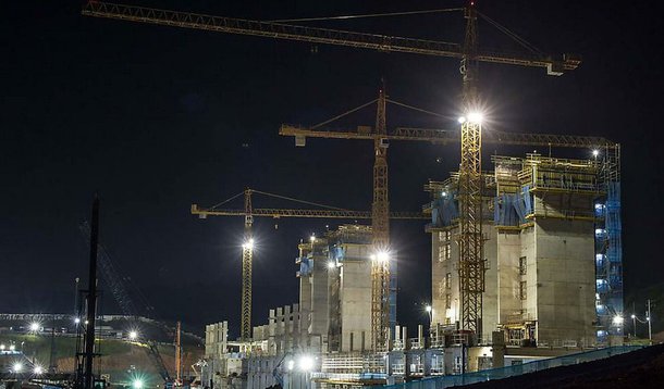 Guindaste gigante vai erguer teto da arena Corinthians