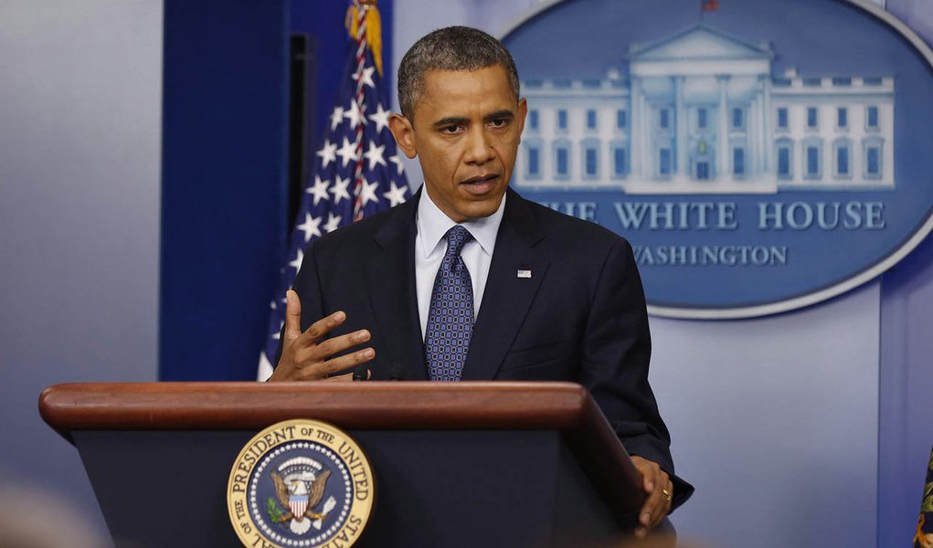 U.S. President Barack Obama speaks to the press about the economy in the White House Press Briefing Room in Washington, June 8, 2012.  REUTERS/Larry Downing    (UNITED STATES - Tags: POLITICS)