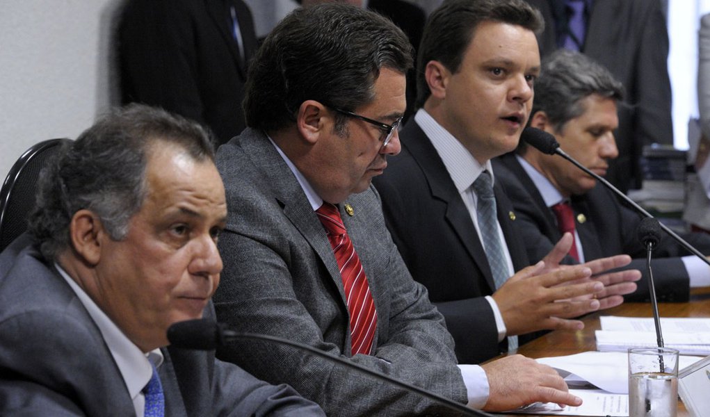 Relator iguala situação de Lereia à de Demóstenes