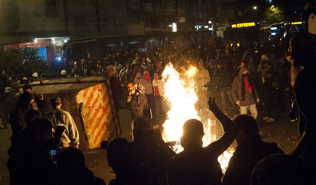 E a autocrítica dos que aplaudiram o movimento fascista de 2013?