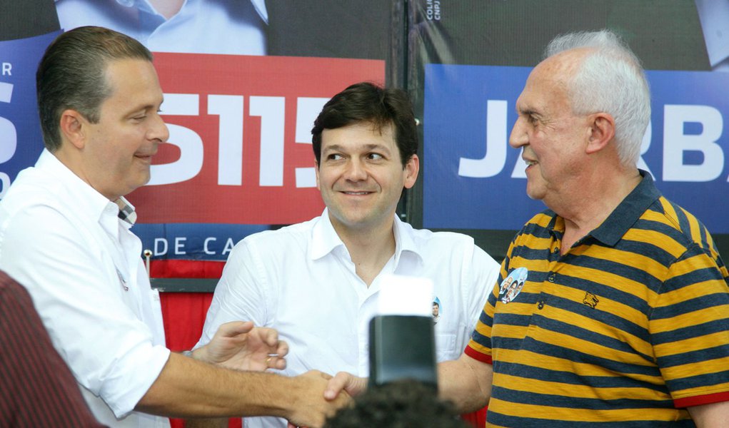 Jarbas defende PSB e "desce o malho" no PT