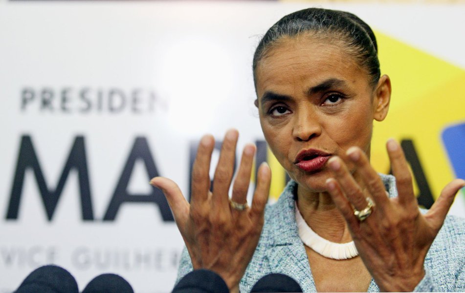 SP - ELEI��ES 2010/MARINA/COLETIVA - POL�TICA - A candidata derrotada � Presid�ncia da Rep�blica, Marina Silva, do Partido Verde (PV), durante entrevista coletiva no   comit� de campanha do   partido, na zona oeste de S�o Paulo, na tarde desta segunda-fei