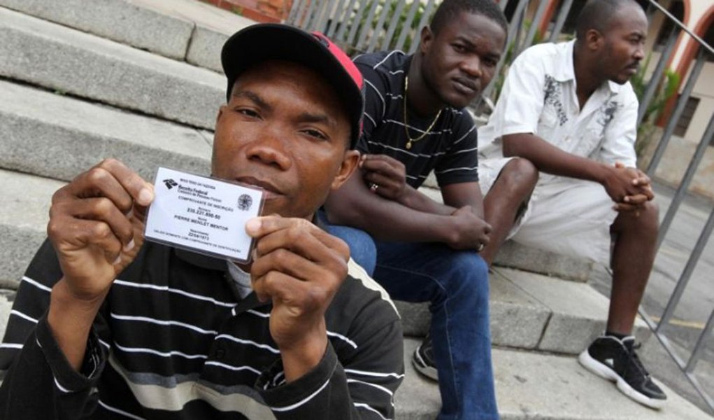 Brasil não vai aumentar número de vistos para haitianos