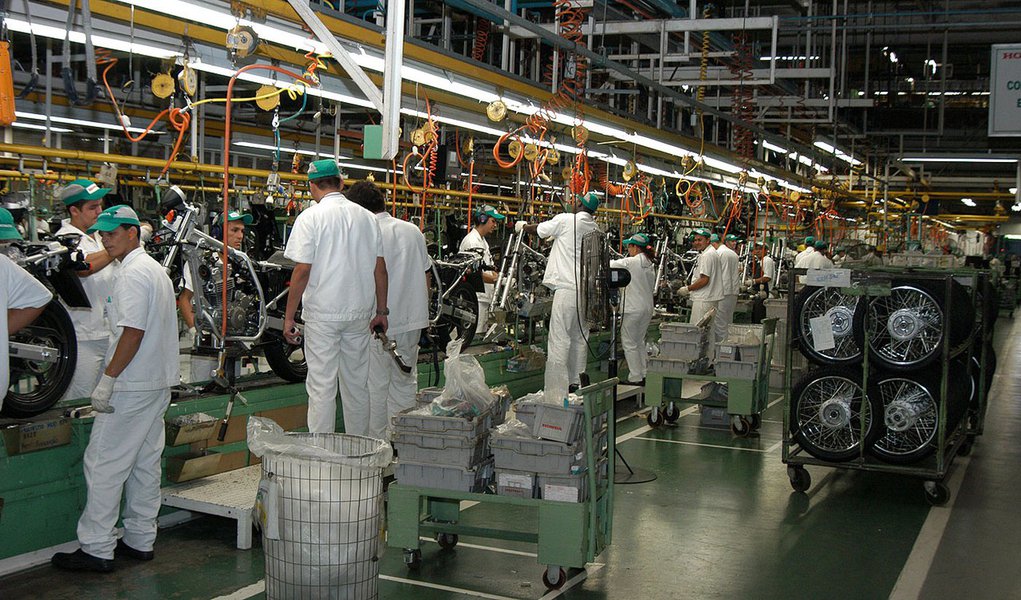 Projeção para o PIB para de cair após dez recuos