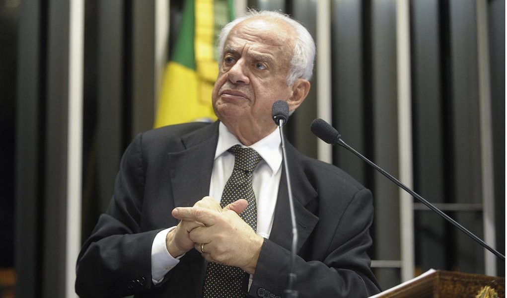 Simon: exemplo do papa é mensagem para o mundo