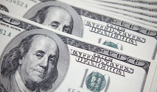 U.S. 100 dollar notes are seen at a bank in this picture illustration in Seoul September 20, 2011. The South Korean authorities were spotted selling the dollar/won in non-deliverable forward (NDF) trading between late Monday and early Tuesday in intervent