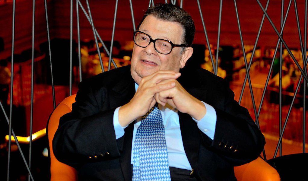 SÃO PAULO, SP - 31.01.2013: LIVRO/TEMER/LANÇAMENTO/SP -  Delfim Netto - O vice-presidente da República, Michel Temer (PMDB-SP), lança o livro “Anônima Intimidade, na livraria Cultura do Conjunto Nacional, na região da avenida Paulista, nesta quinta feira.