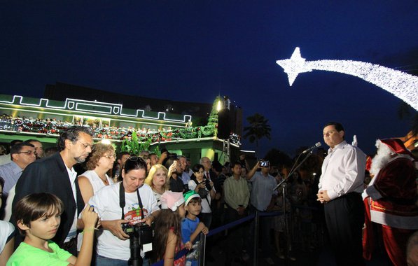 Show de Natal leva artistas à Praça Cívica