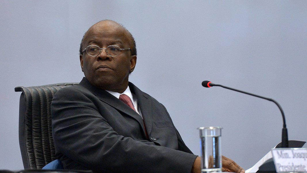 O presidente do Conselho Nacional de Justiça (CNJ) e do Supremo Tribunal Federal (STF), ministro Joaquim Barbosa, lança o relatório da pesquisa Justiça em Números 2013, relativo aos dados de 2012. O estudo é considerado o mais importante panorama global d