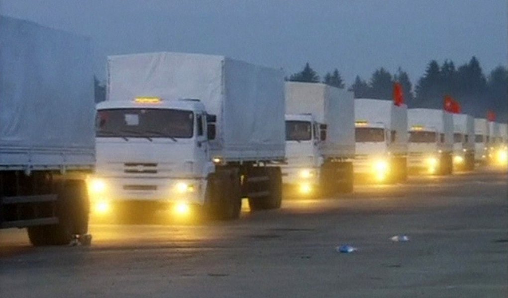Imagem congelada de vÃ­deo mostra comboio russo com ajuda humanitÃ¡ria a caminho da UcrÃ¢nia. 12/08/2014 REUTERS/Reuters TV
