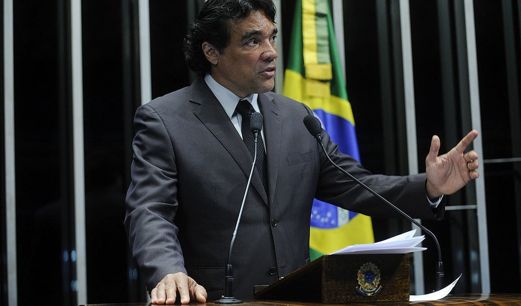 PlenÃ¡rio do Senado Federal durante sessÃ£o deliberativa ordinÃ¡ria. 

Em discurso, senador LobÃ£o Filho (PMDB-MA). 

Foto: Marcos Oliveira/AgÃªncia