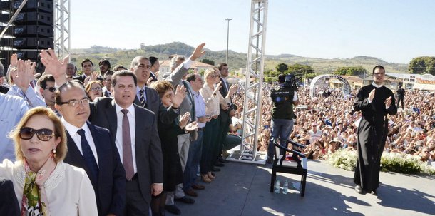 Festa do Divino reúne 20 mil fiéis em missa final