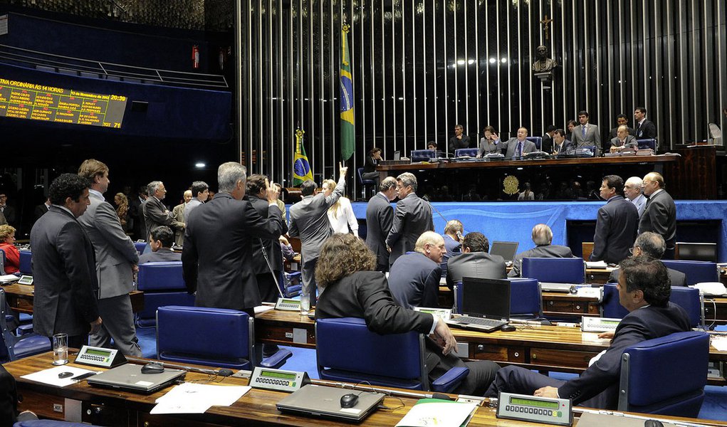 Senadores aprovam, em primeiro turno, a proposta que estabelece o voto aberto em todas as decisões do Legislativo (PEC 43/13)