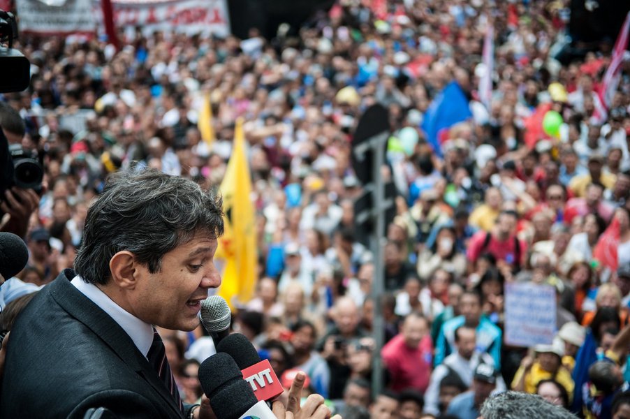 Sem-teto protestam em frente à prefeitura de SP