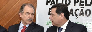 Perillo pede a Mercadante curso de Medicina em Goiás