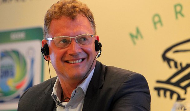 Em vídeo, Valcke comemora entrega dos seis estádios