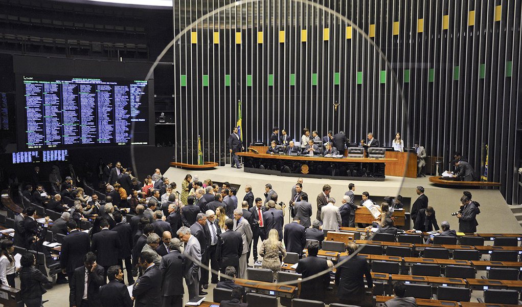 Sessão deliliberativa ordinária da Câmara dos Deputados para a votação da MP dos Portos.

