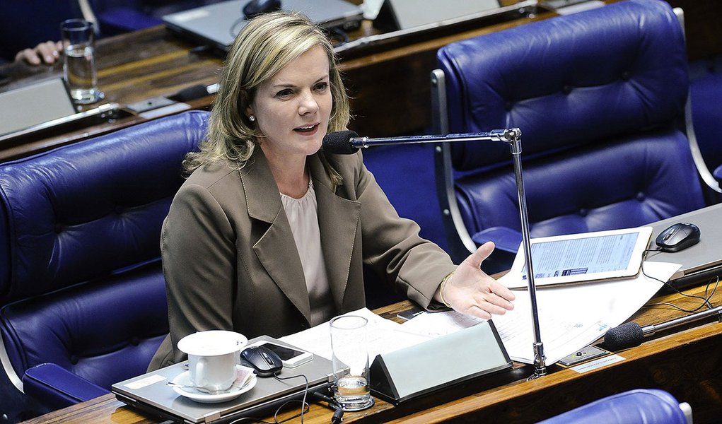 Parcial da bancada do Plenário do Senado Federal durante sessão deliberativa ordinária. 

Em pronunciamento, senadora Gleisi Hoffmann (PT-PR).

Foto: Waldemir Barreto/Agência Senado